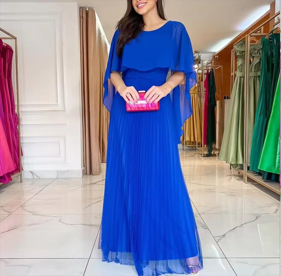 Milena | Vestido Largo Plisado Clásico para Mujer con Mangas Tipo Capa
