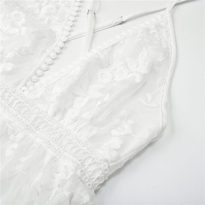 Felicidad | Vestido elegante con bordado floral y tirantes finos