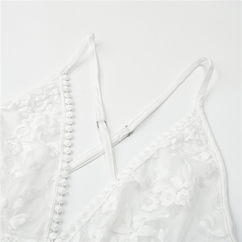Felicidad | Vestido elegante con bordado floral y tirantes finos