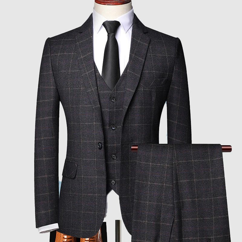 Javier | Traje para hombre de tres piezas con chaleco y corte entallado