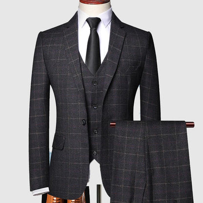 Javier | Traje para hombre de tres piezas con chaleco y corte entallado