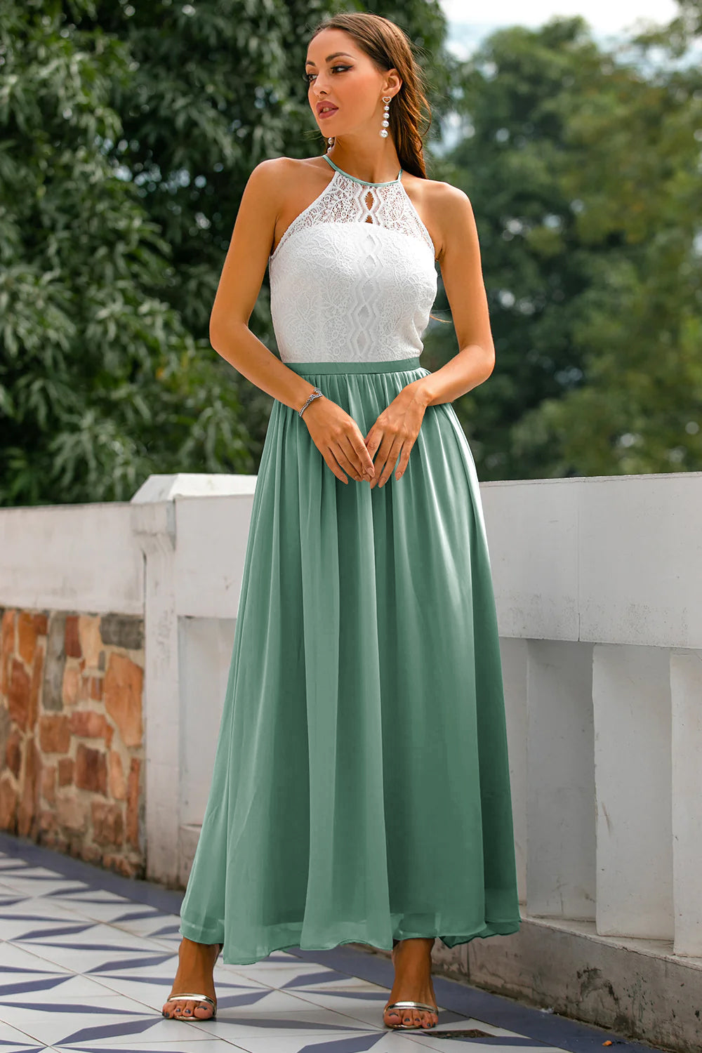 Isabel | Vestido maxi de mujer con cuello halter y encaje