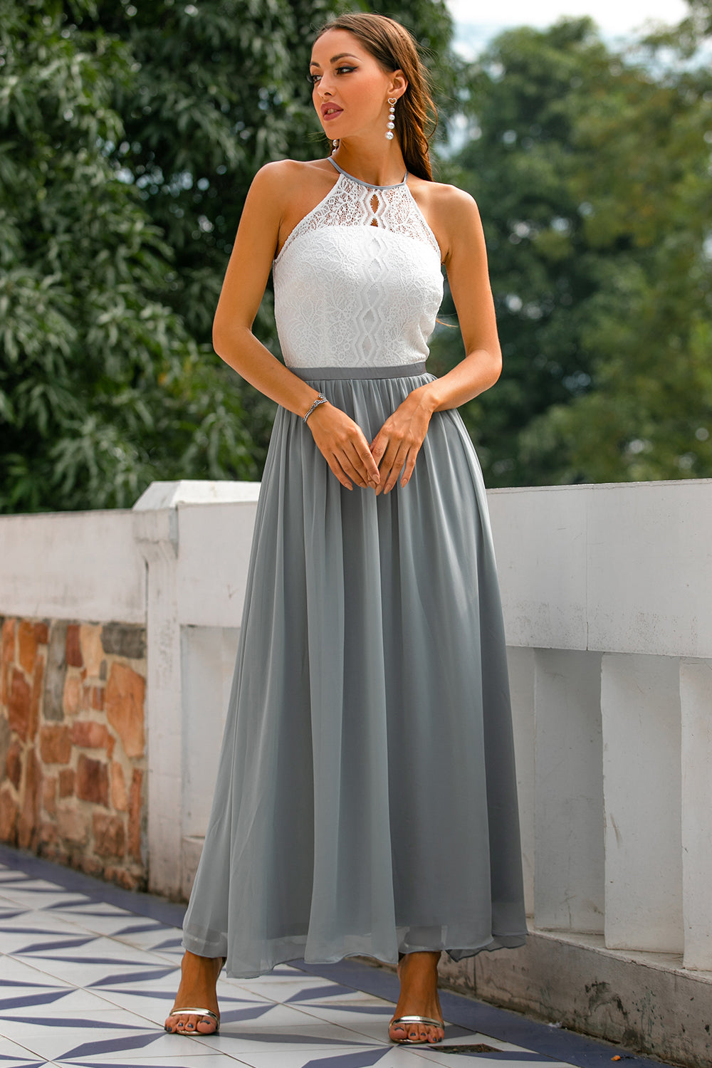 Isabel | Vestido maxi de mujer con cuello halter y encaje