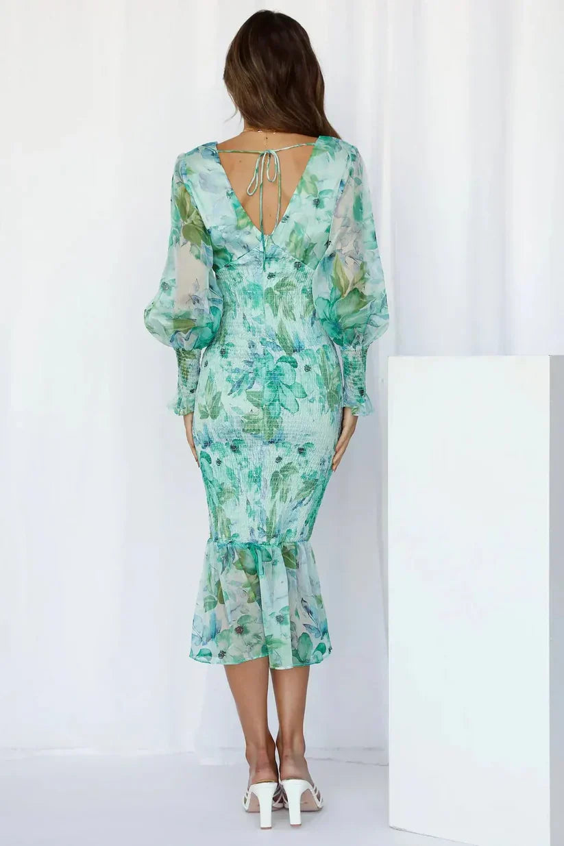 Genoveva | Vestido midi floral para invitada de boda con escote en V